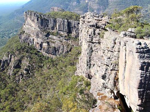 lefleuveencouleurs | Halls Gap: Discover the charming town of Halls Gap.